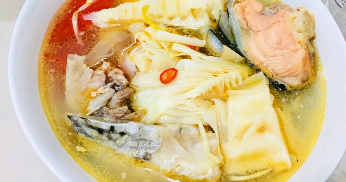 Canh măng chua đầu cá hồi