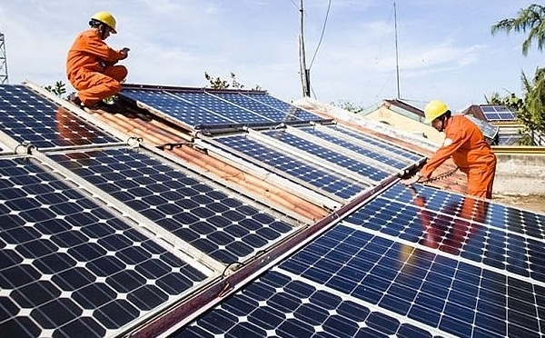 Đột phá chính sách: Nâng giới hạn bán điện dư lên 50 cho điện mặt trời mái nhà