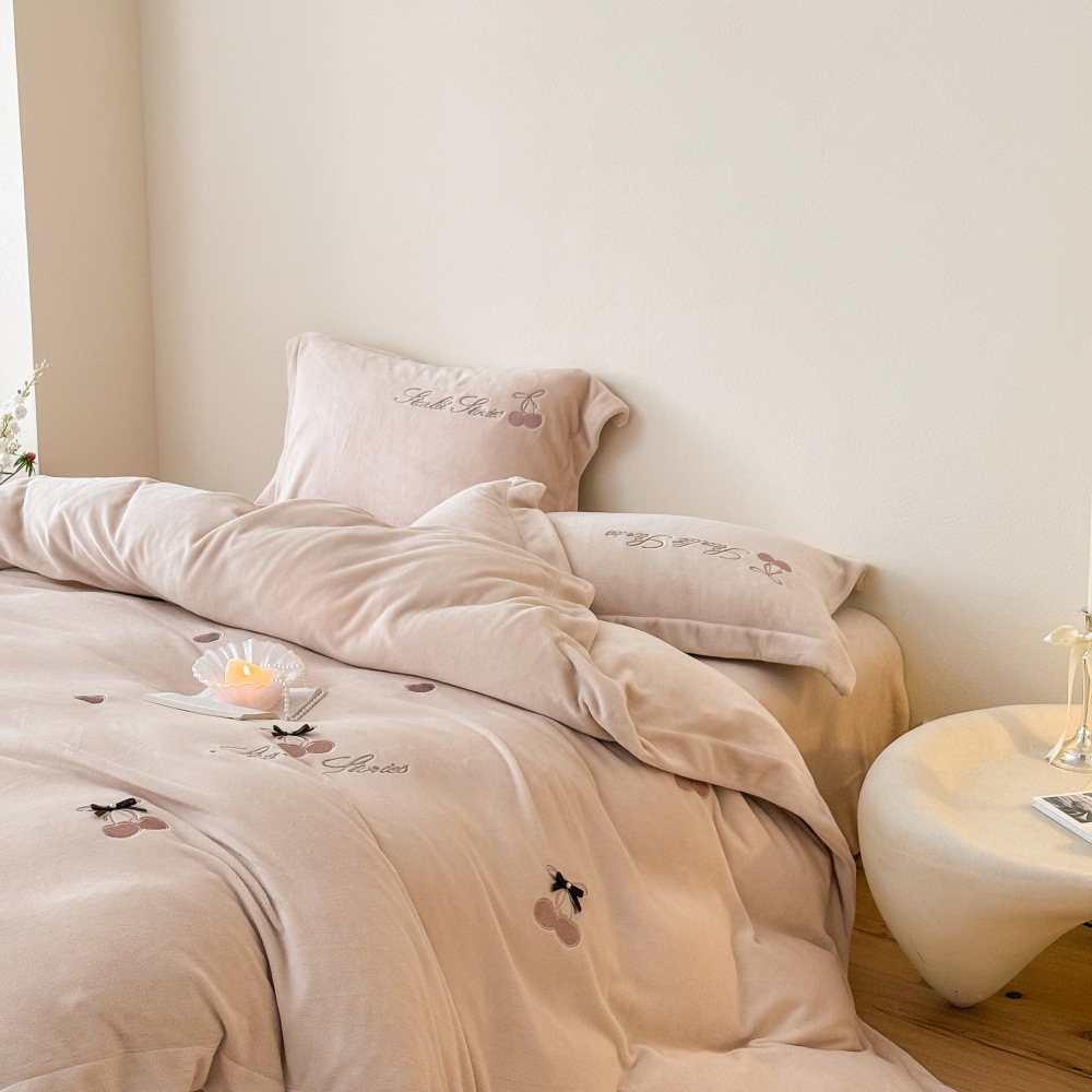 Milk Fiber Fleece Bedding Set, Cherry Embroidery