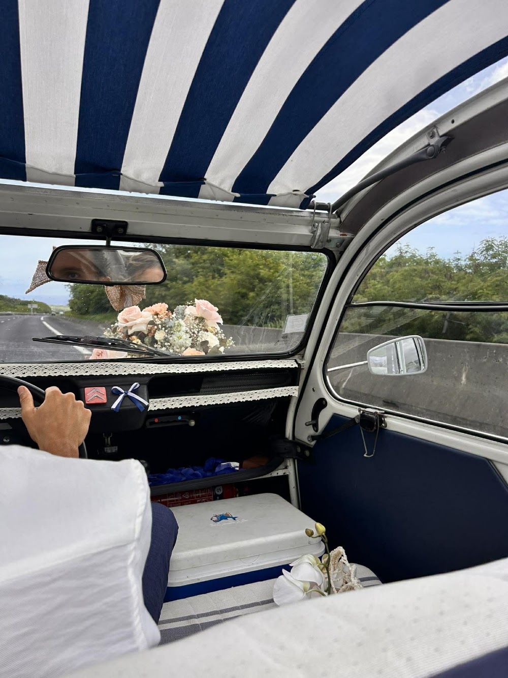 À bord de la 2CV, ambiance cosy