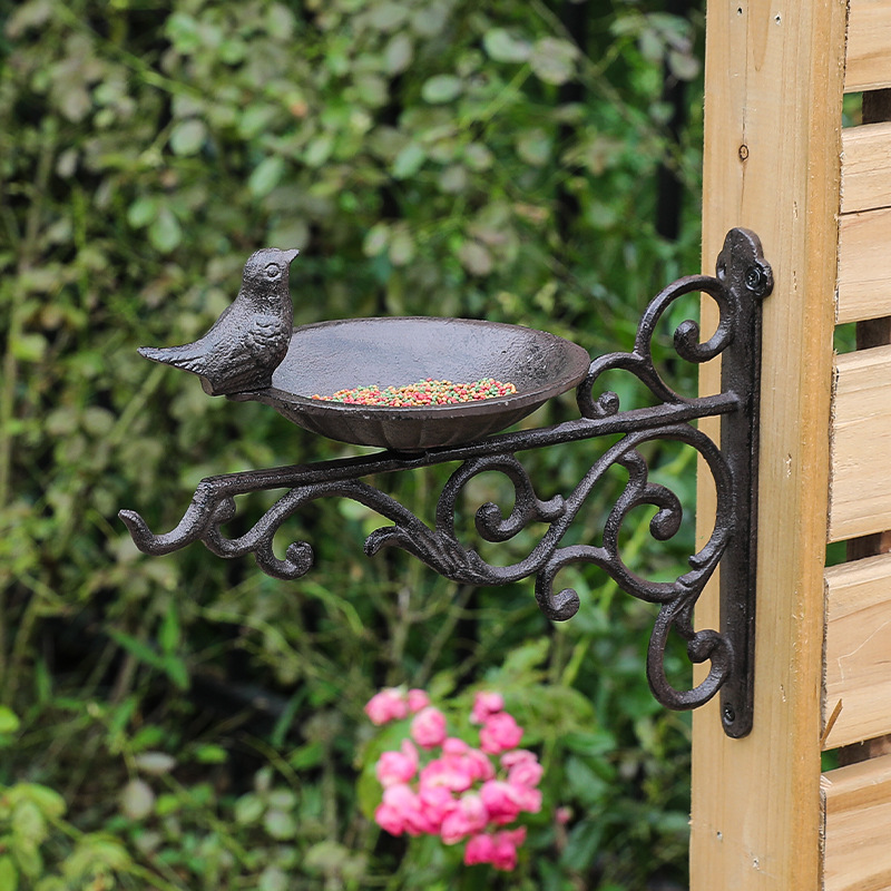 Decorative wall-mounted birdbath made of cast iron in European style
