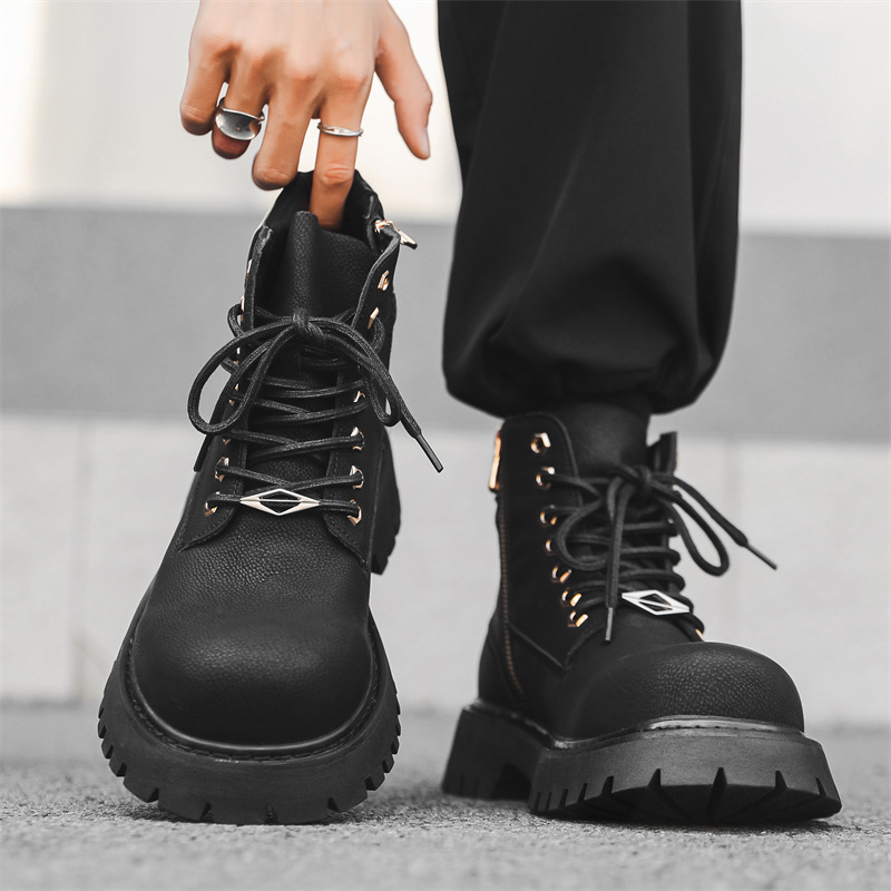 Robust high-top boots, slip-resistant