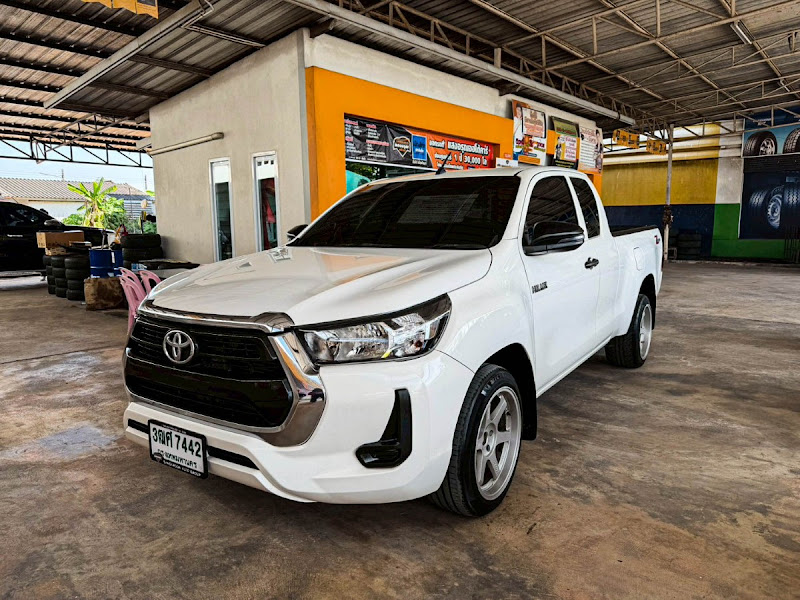 TOYOTA HILUX REVO