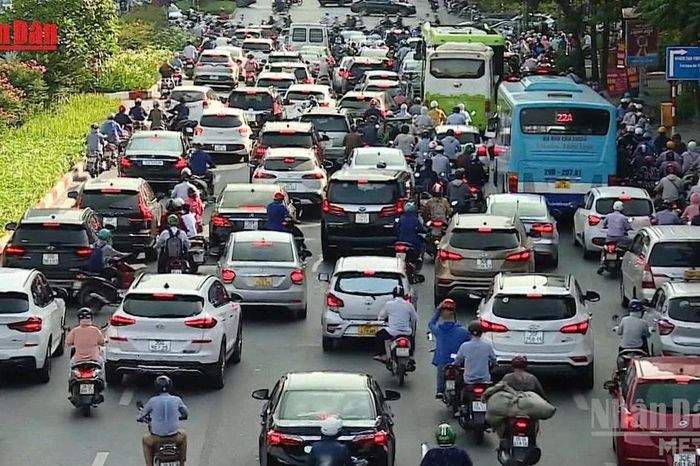 [Video] Hà Nội sẽ chi tiền hỗ trợ đổi xe xăng tối đa 5 triệu đồng - Báo Nhân Dân