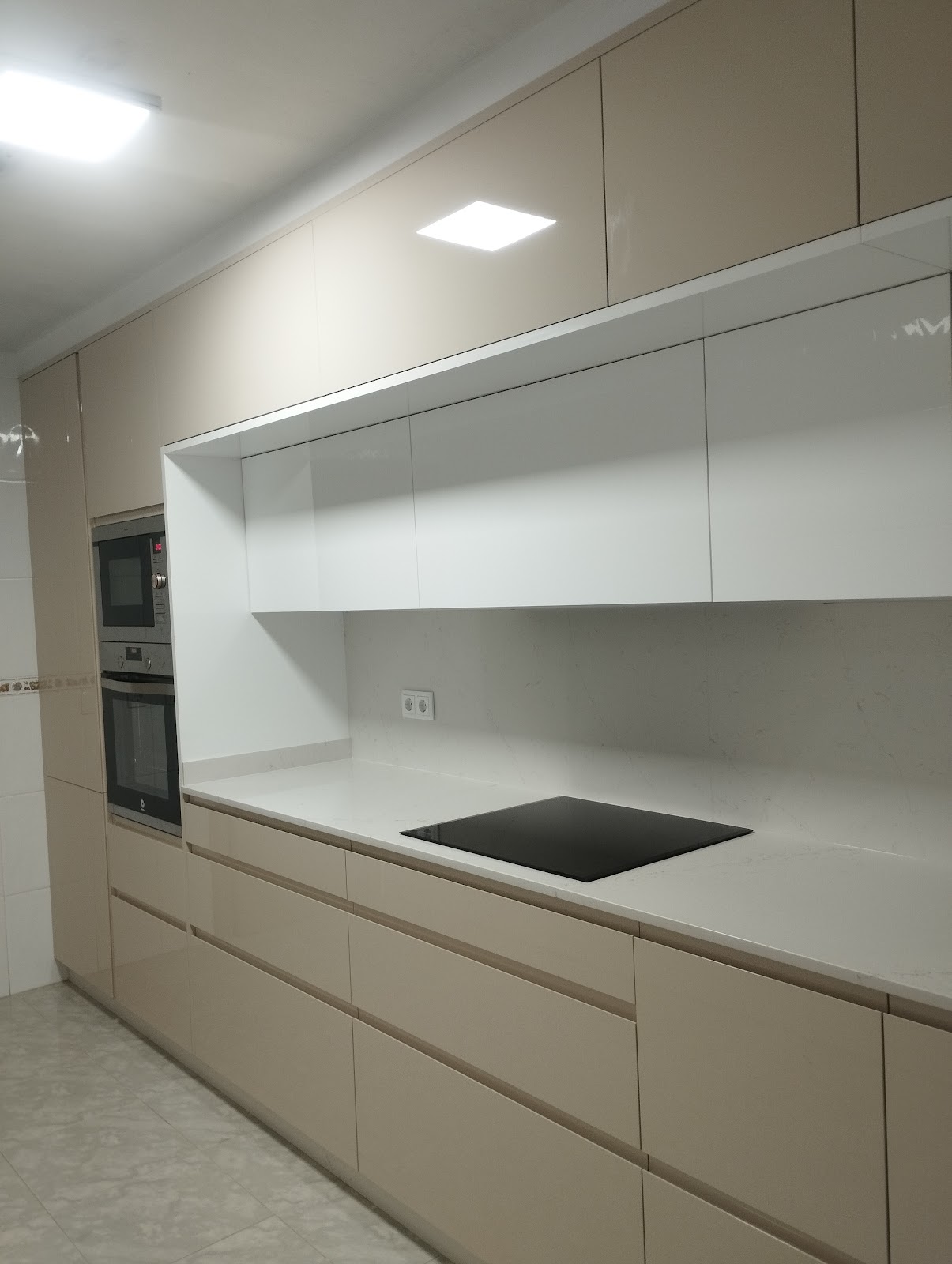 Cocina blanca en L