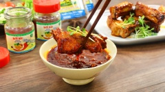Sườn nướng ngũ vị ăn khi còn nóng và kèm các loại salad sẽ rất ngon và đỡ ngán. Các buổi tụ tập ăn uống gia đình mà có dĩa sườn nướng ngũ vị thơm ngon và hấp dẫn thế này sẽ rất là tuyệt đó. Đừng bỏ lỡ công thức món sườn nướng ngũ vị mềm thịt thấm vị này nhé.