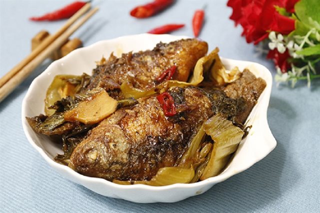 Cá Diếc Kho Dưa Cải Chua
