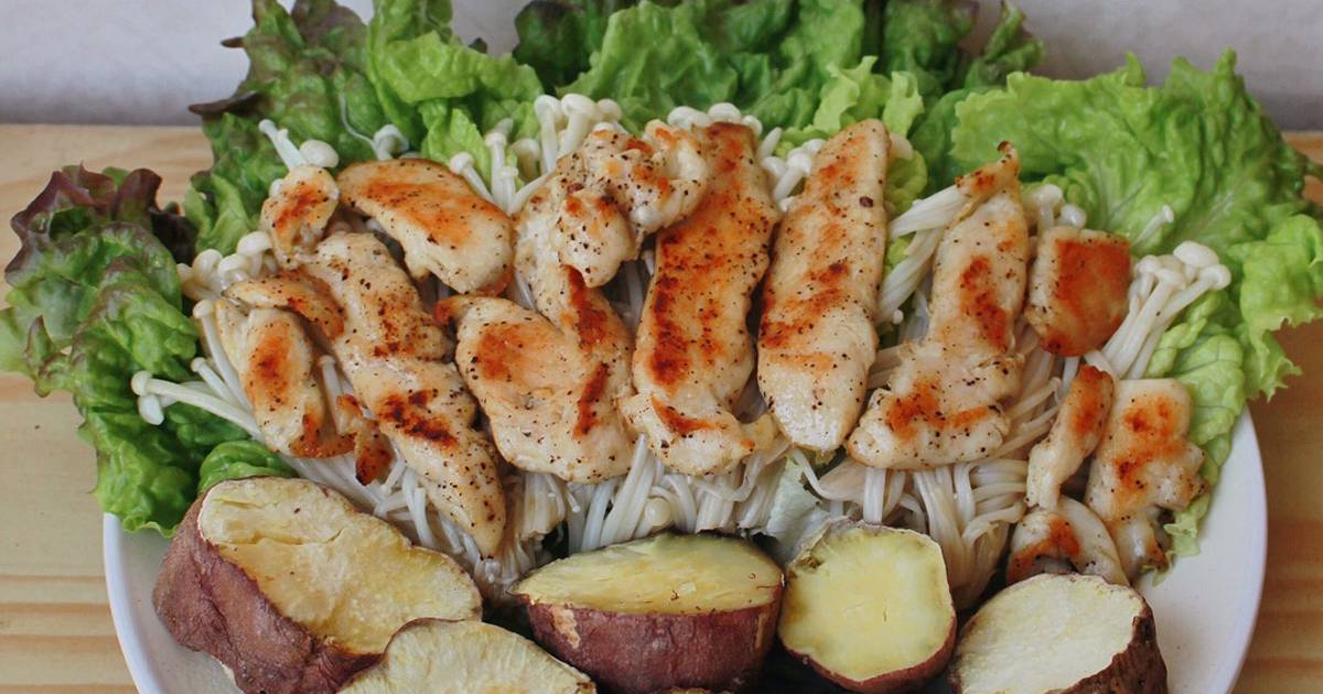 Ức gà áp chảo cuộn rau nấm ăn kèm khoai lang (eat clean)