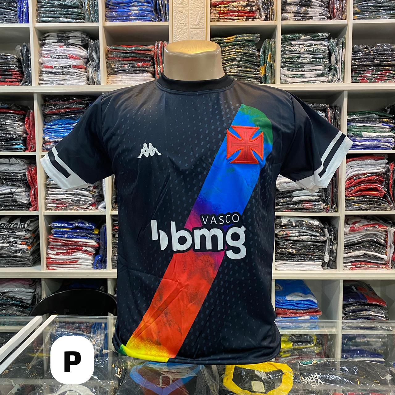 Camiseta Vasco preta com faixa colorida Kappa - P – Atacado no Brás