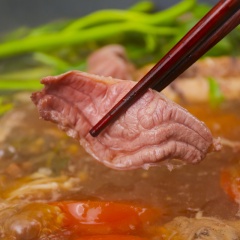 Cho nước lẩu qua nồi ăn lẩu. Khi ăn, bày thịt bắp bò, giò tai, đậu hũ chiên và các loại rau ăn kèm xung quanh nồi lẩu. Nước lẩu sôi nhúng thịt bò, giò tai, các loại rau. Bạn thấy không, cách nấu lẩu riêu cua đúng chuẩn vị rất đơn giản bạn chỉ tốn chút xíu thời gian ở khâu chuẩn bị nguyên liệu nhưng các bước chế biến thì lại cực kỳ dễ dàng. Bạn hãy nấu ngay món lẩu này cho cả gia đình cùng thưởng thức nhé!