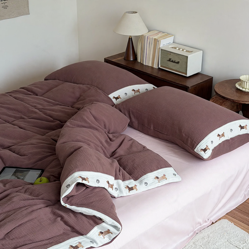 Soft cotton bed linen set with fitted sheet