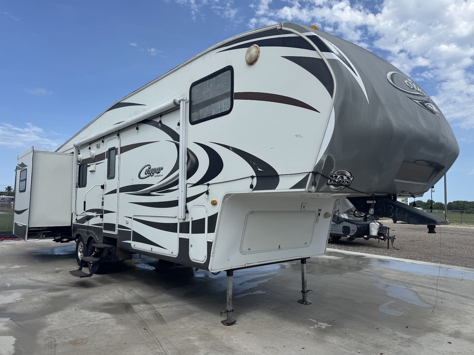 2011 Keystone RV Cougar 318SAB