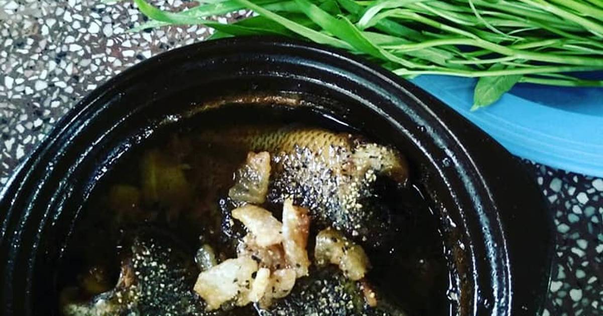Cá rô kho tiêu + rau muống luộc + canh Đại dương (nước rau muống luộc)