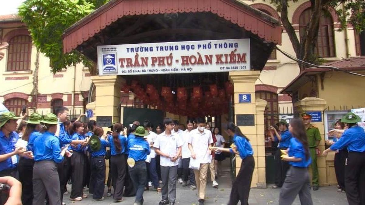 Ghi nhận môn thi Ngữ văn lớp 10 tại điểm thi THPT Trần Phú - Báo Văn hóa
