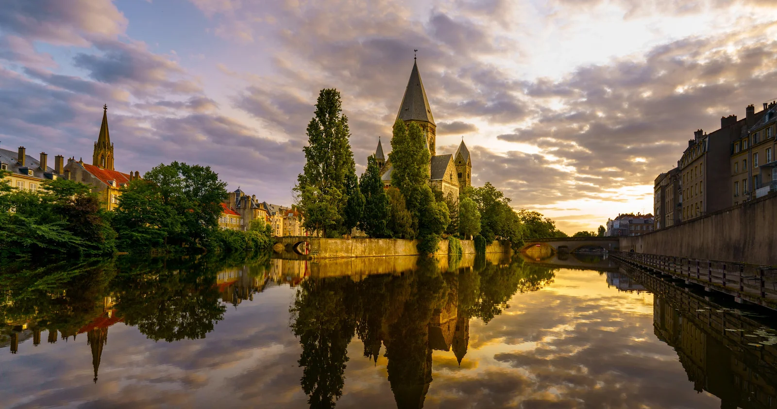 Temple Neuf In Metz France - Landscape Photography 4K Wallpaper (4095x2160)