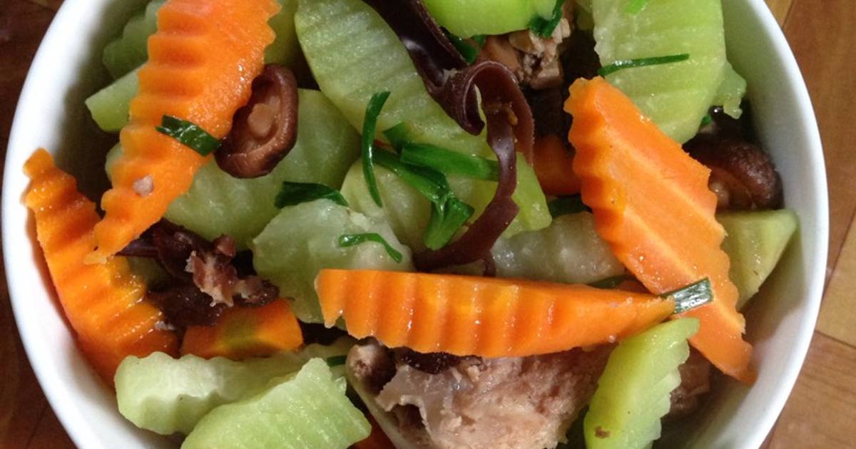 Canh xương hầm củ quả