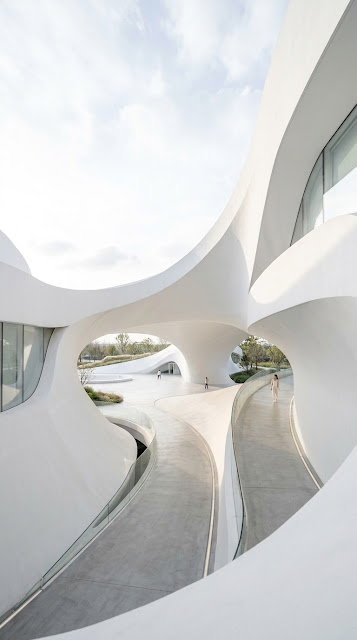 Minimalist White Curved Architecture with Soft Shadows - Free mobile Wallpaper