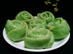 Đun sôi xửng hấp. Đem bánh bao hấp trong xửng khoảng 30 phút là bánh chín.