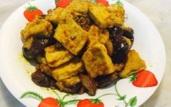 Cho món ăn ra đĩa, dùng với cơm nóng. Chúc các bạn ngon miệng, thành công với món ăn này.