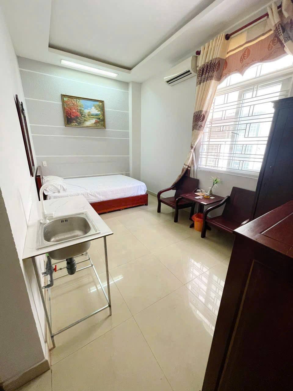 Trống sẵn tầng 2, thang máy 4