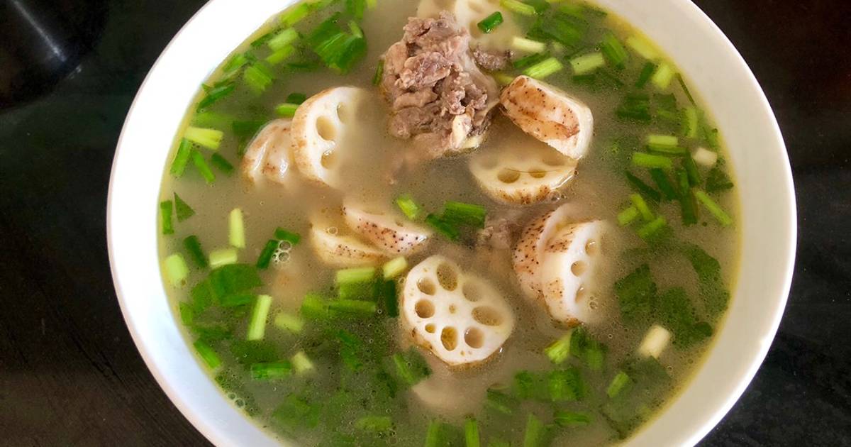 Canh củ sen hầm xương