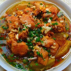 Dọn món ăn ra bàn và dùng nóng ngay thôi nào.