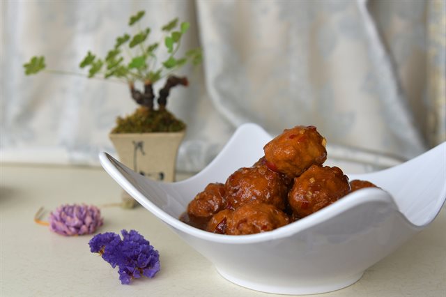 Thịt Viên Sốt Chua Ngọt Cho Bé