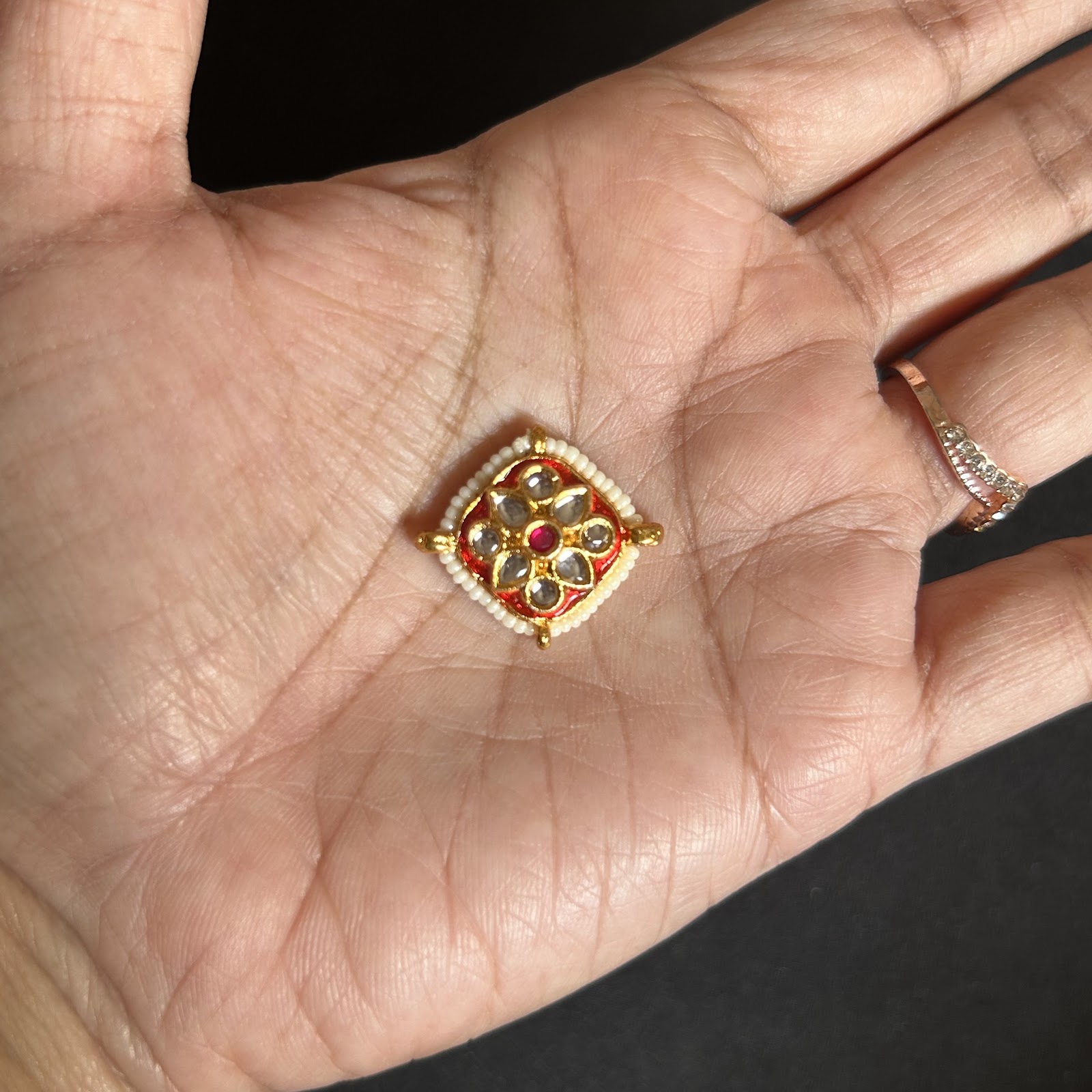 Square red moti meena pendnet pack of 1