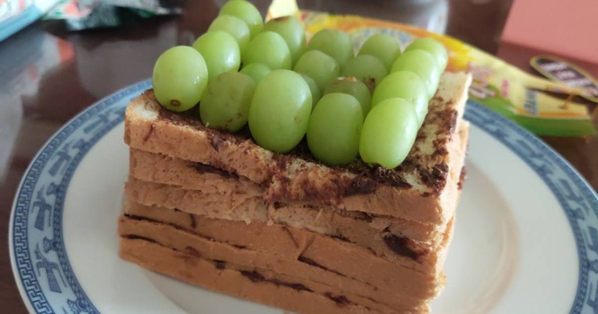 Bánh mì kẹp nutella (có nho)