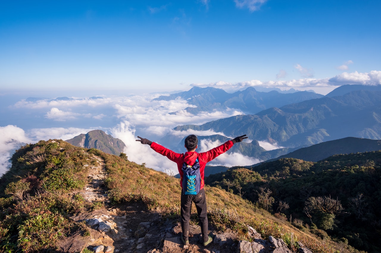 Eco traveling mountain. Reduce carbon emissions travel, reduce environmental impact, traveling tips. CarbonEthics Indonesia