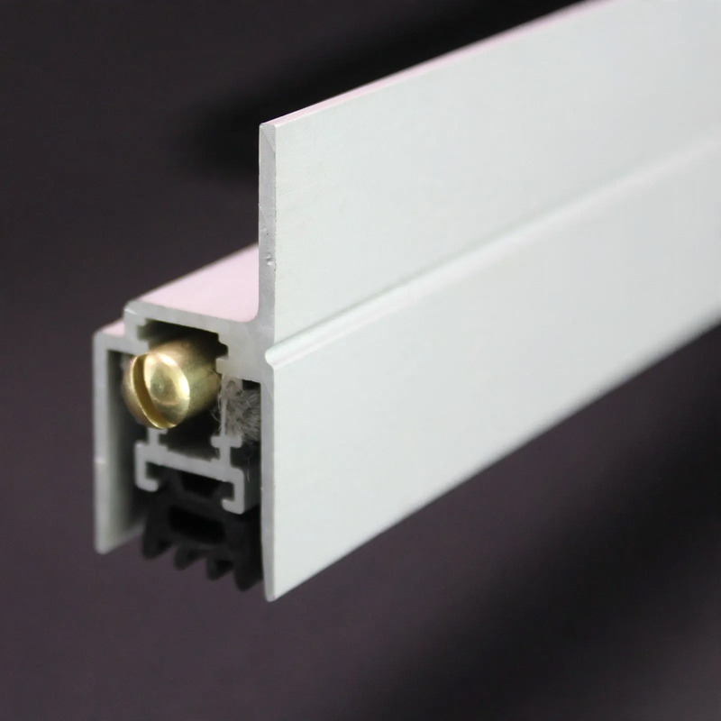Automatic door seal for sound insulation