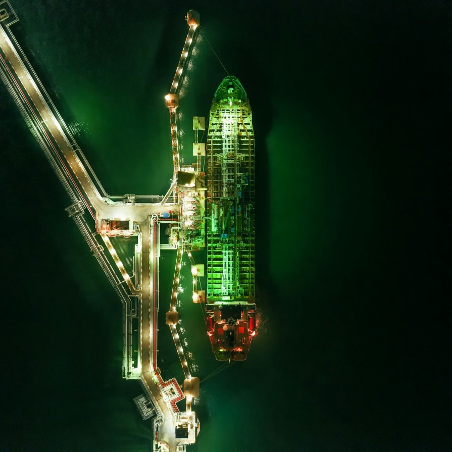 Tàu Chở Dầu Ả Rập Saudi "Biến Mất" Qua Eo Biển Bab el-Mandeb