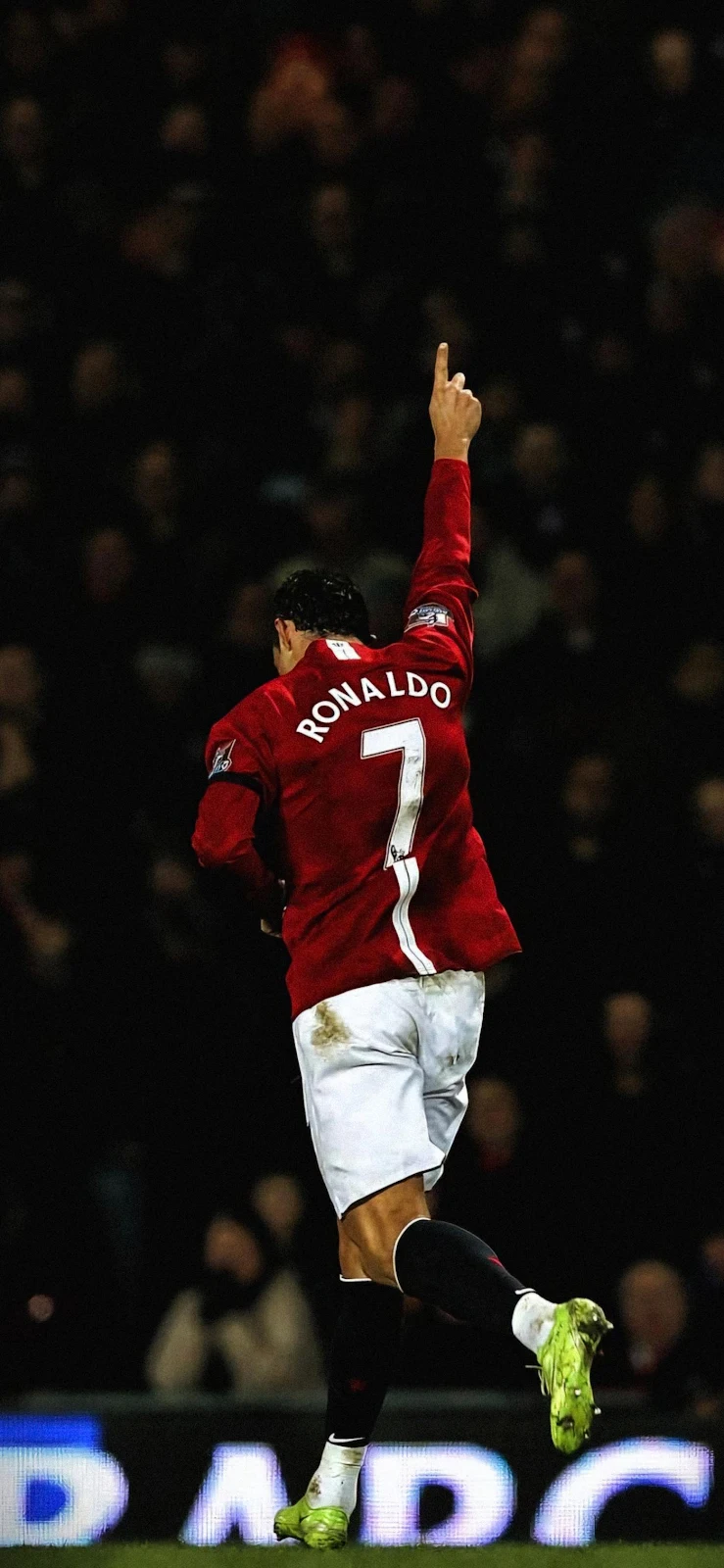 Ronaldo Goal Celebration In Red - Sports Photography Full HD iPhone Wallpaper (1400x3033)