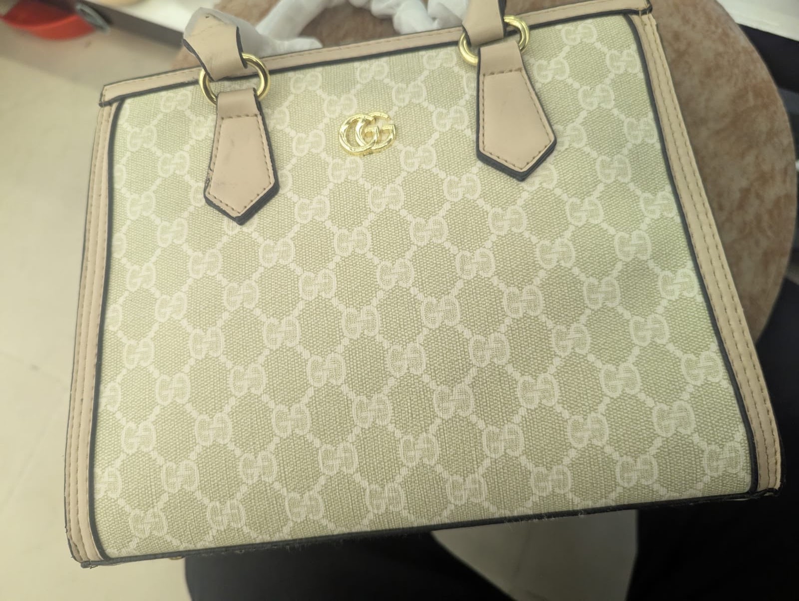 Item 6 - Ladies bag Gucci Khaki