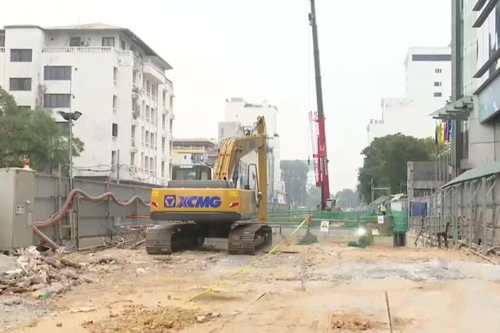 Phân luồng giao thông phục vụ thi công ga ngầm S12 - Đài Phát thanh và truyền hình Hà Nội