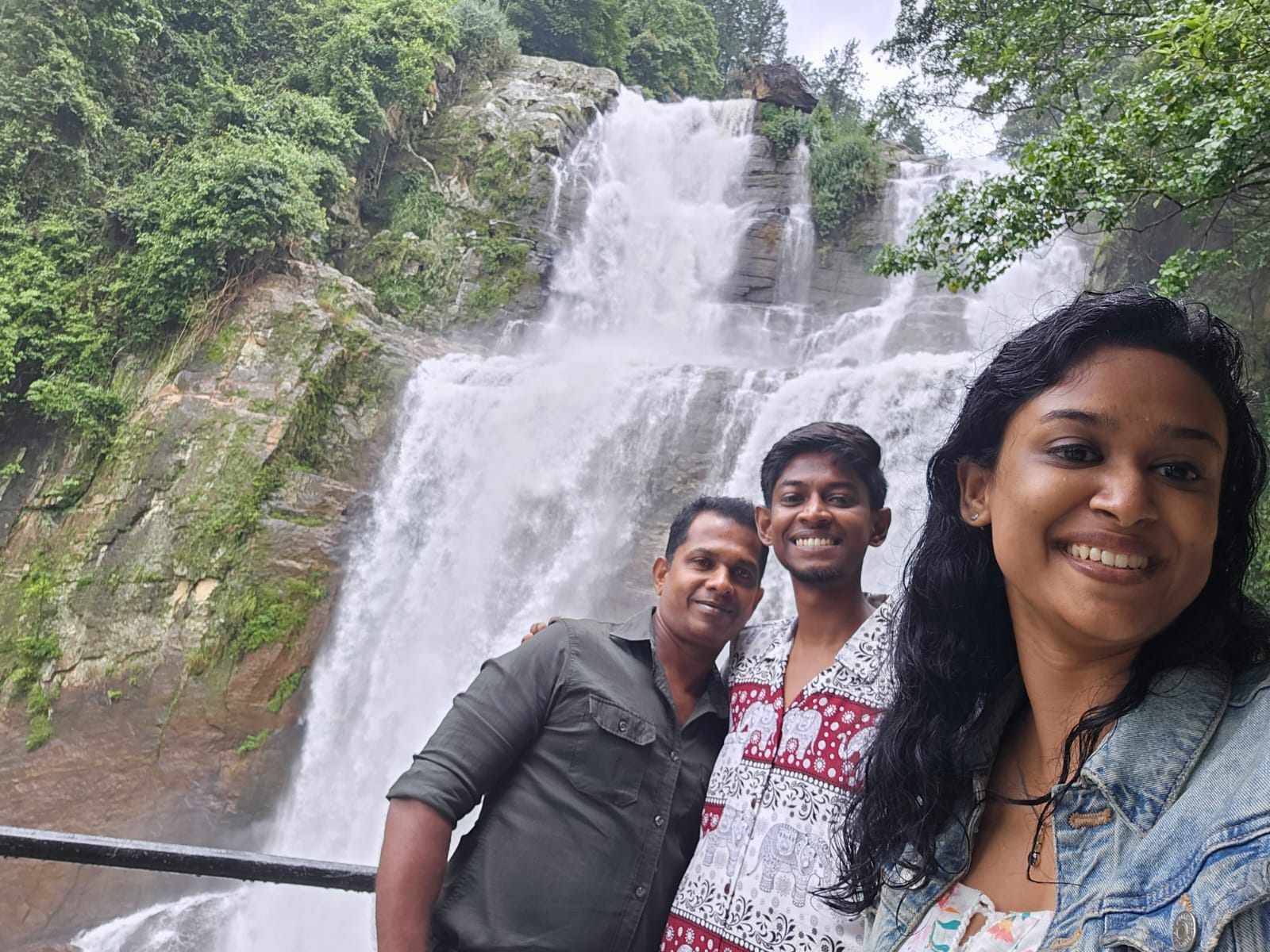 Gogo Lanka — spacious van