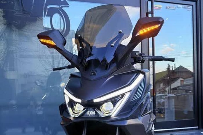 Xe tay ga 399,3cc, phanh ABS 2 kênh, TCS, giá hơn 140 triệu đồng - Tạp chí Doanh Nghiệp Việt Nam