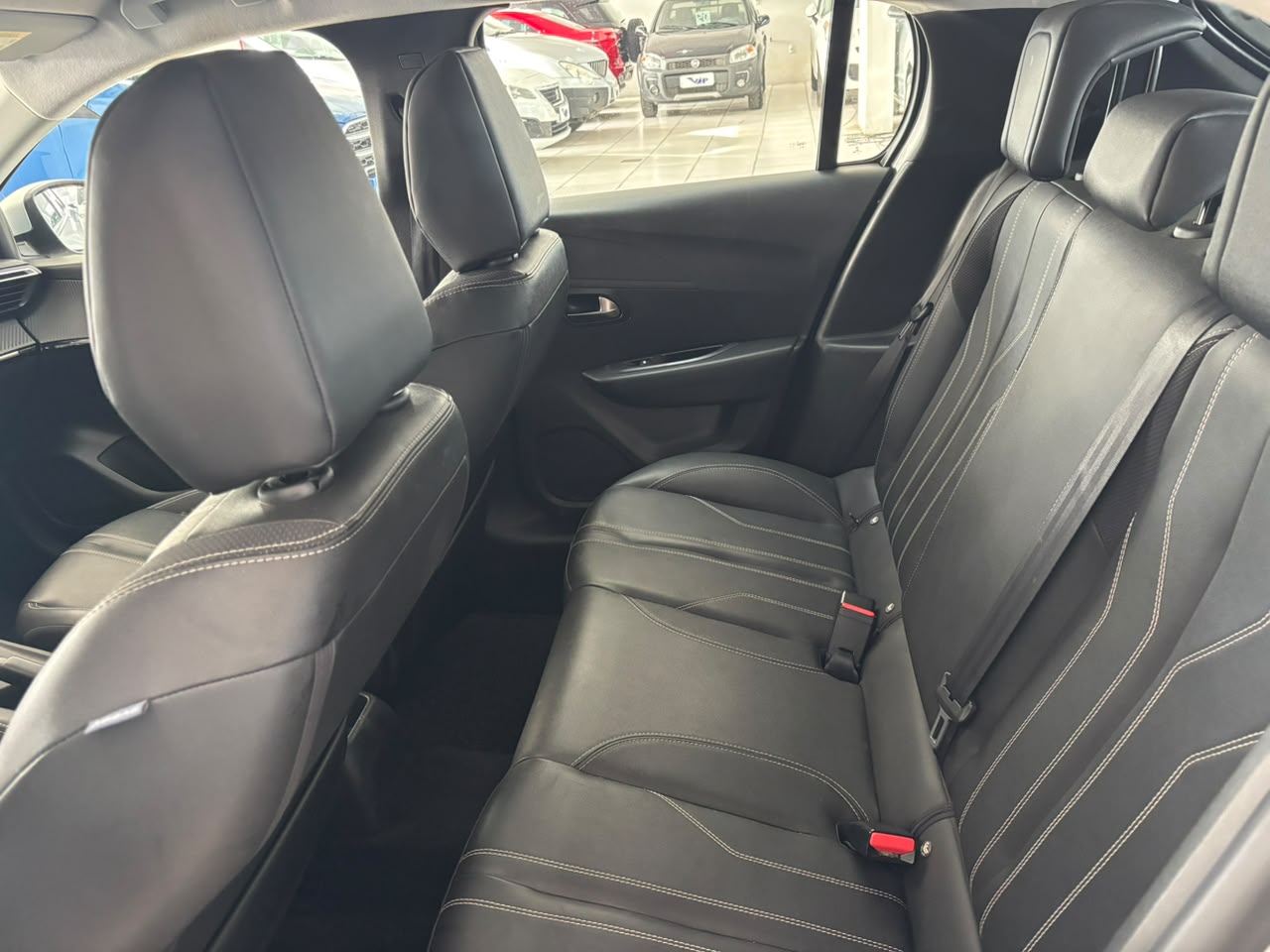 Peugeot 208 - Foto 12