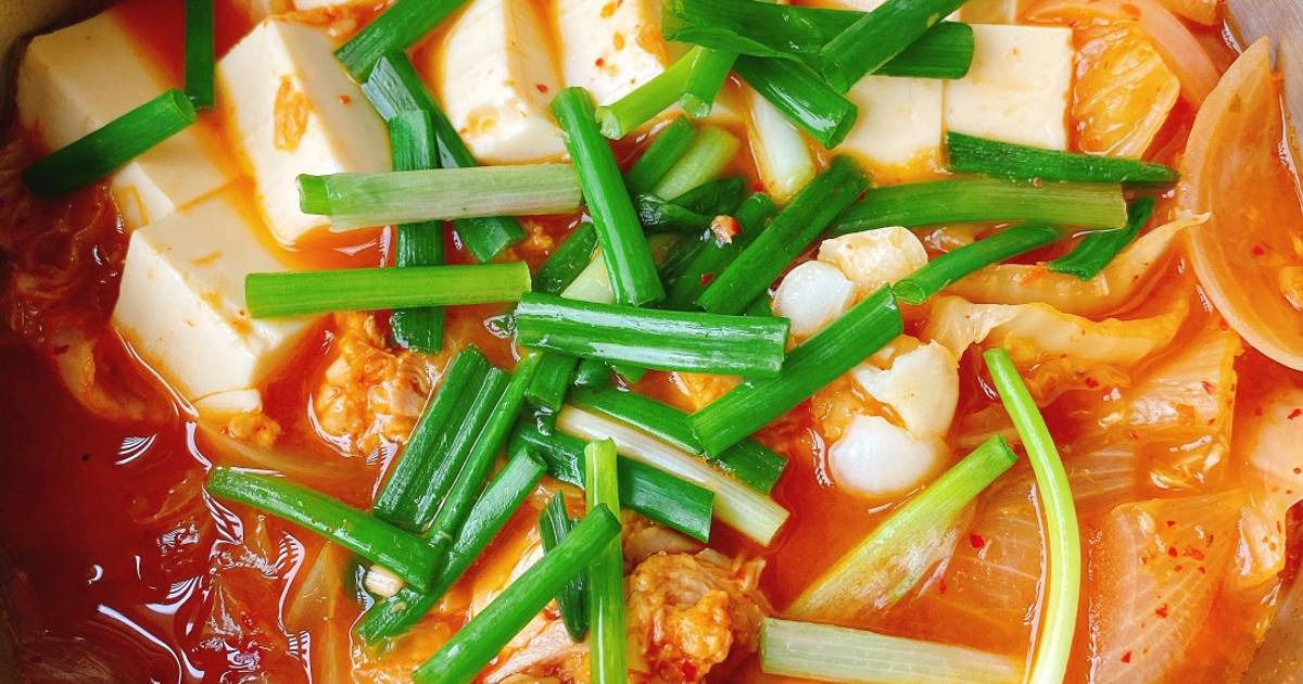 Canh kim chi cá ngừ ngâm dầu (Chamchi kimchi jjigae)