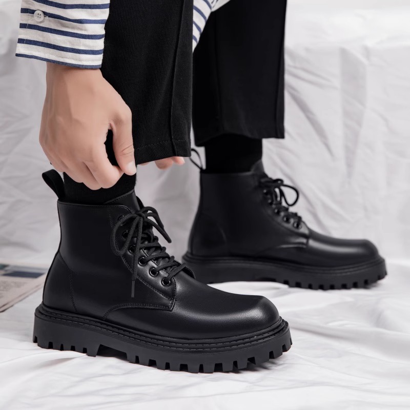 Classic Men's Chelsea Boots in Black