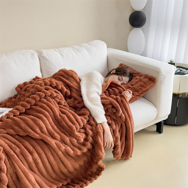 Warme Flanell-Wohndecke in Kaninchenfell-Optik