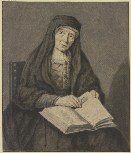 Sitzende alte Frau in einem Buch lesend sie hält die Brille in der Hand Kniestüc