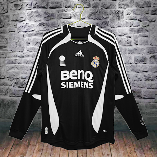 Retro 2006-07 Real Madrid Visitante.png