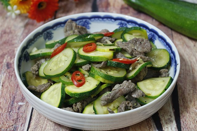 Bí Ngòi Xào Thịt Bò