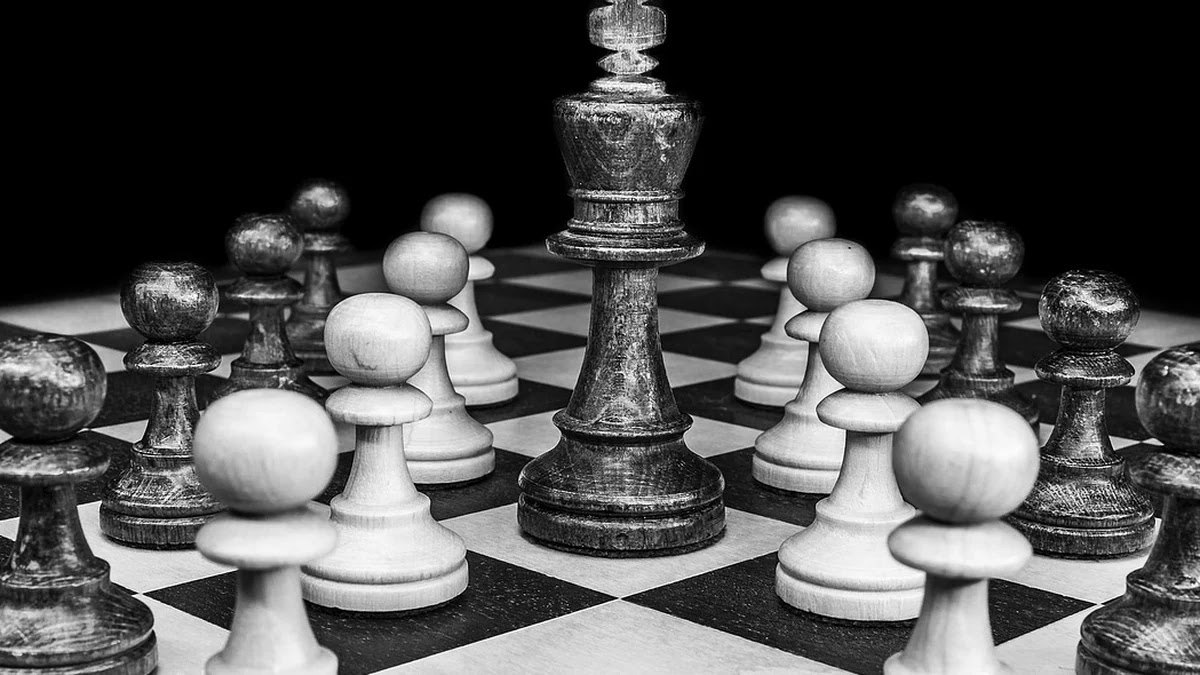 INTJ와 INFJ의 사고방식과 인간관계 대처법 비교