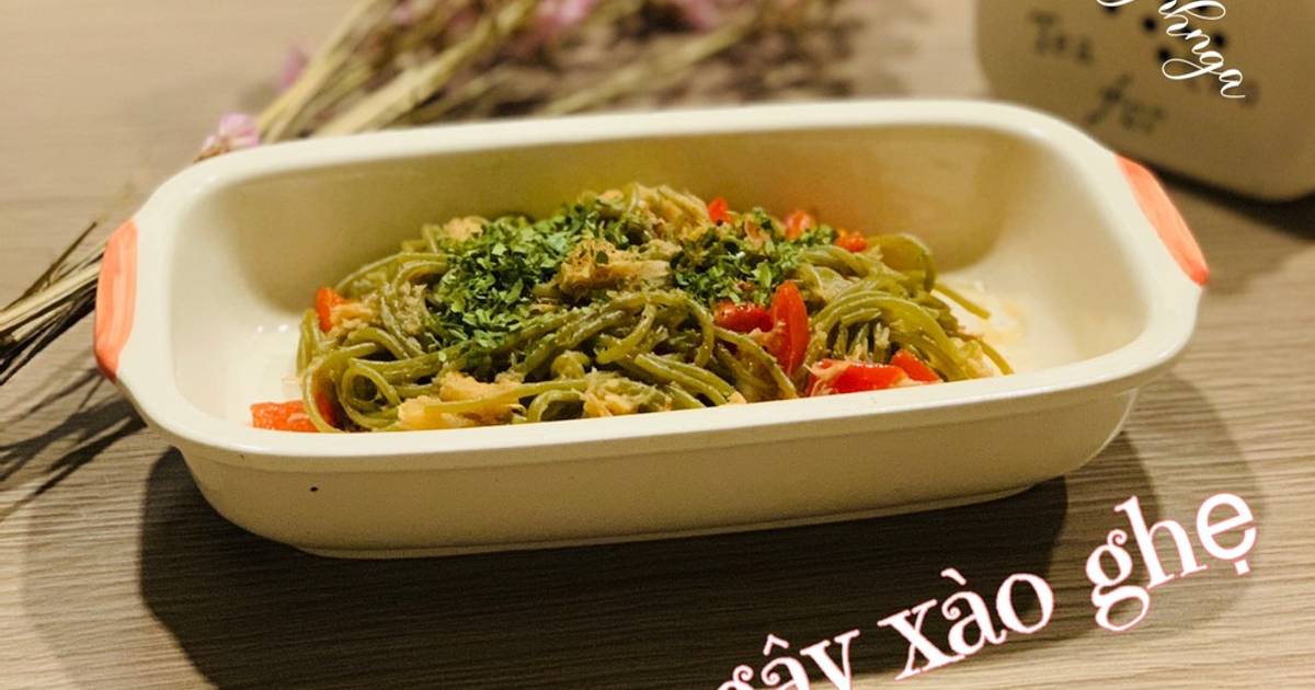Bún chùm ngây xào ghẹ