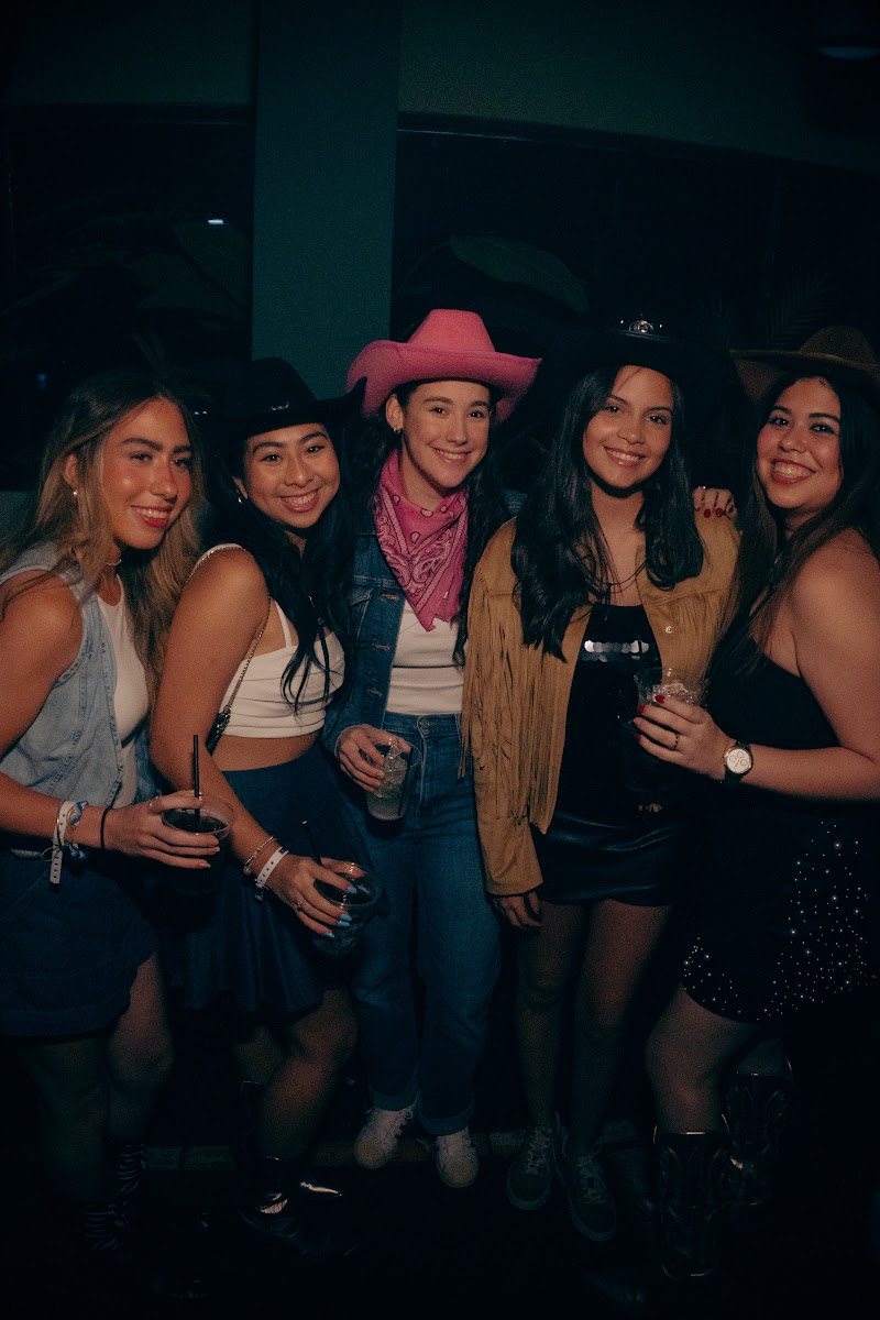 COWBOYS VS. ALIENDS BY SZN · Foto 18