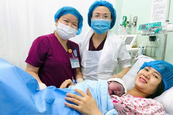 Từ năm 2027, hỗ trợ phụ nữ sinh đủ 2 con trước 35 tuổi - Đài Phát thanh và truyền hình Hà Nội