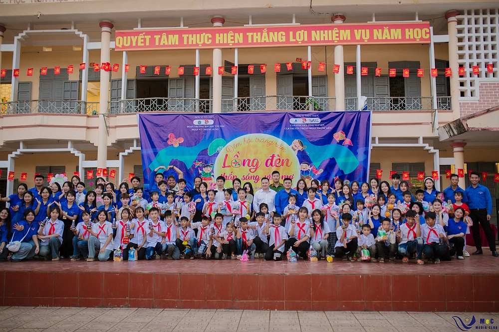 Tuổi trẻ Trường Đại học Tây Bắc tổ chức nhiều hoạt động trung thu ý nghĩa cho thiếu nhi