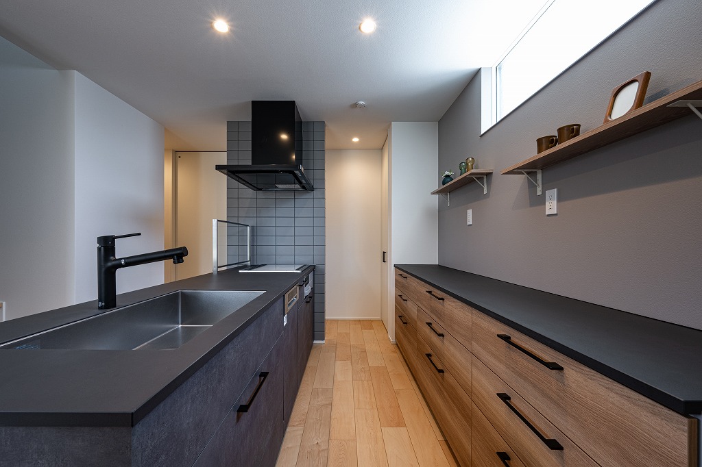 日中の照明の様子、キッチン